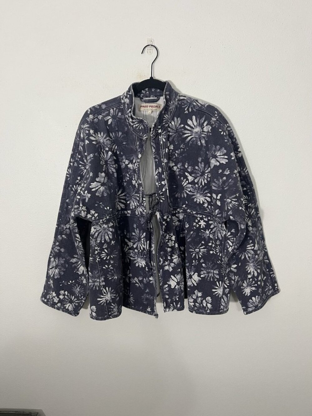 Free People Lua Bed Jacket Navy & White Floral Size Large